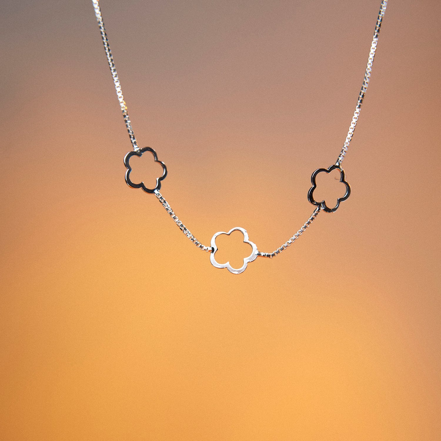 Ketting met drie bloemen