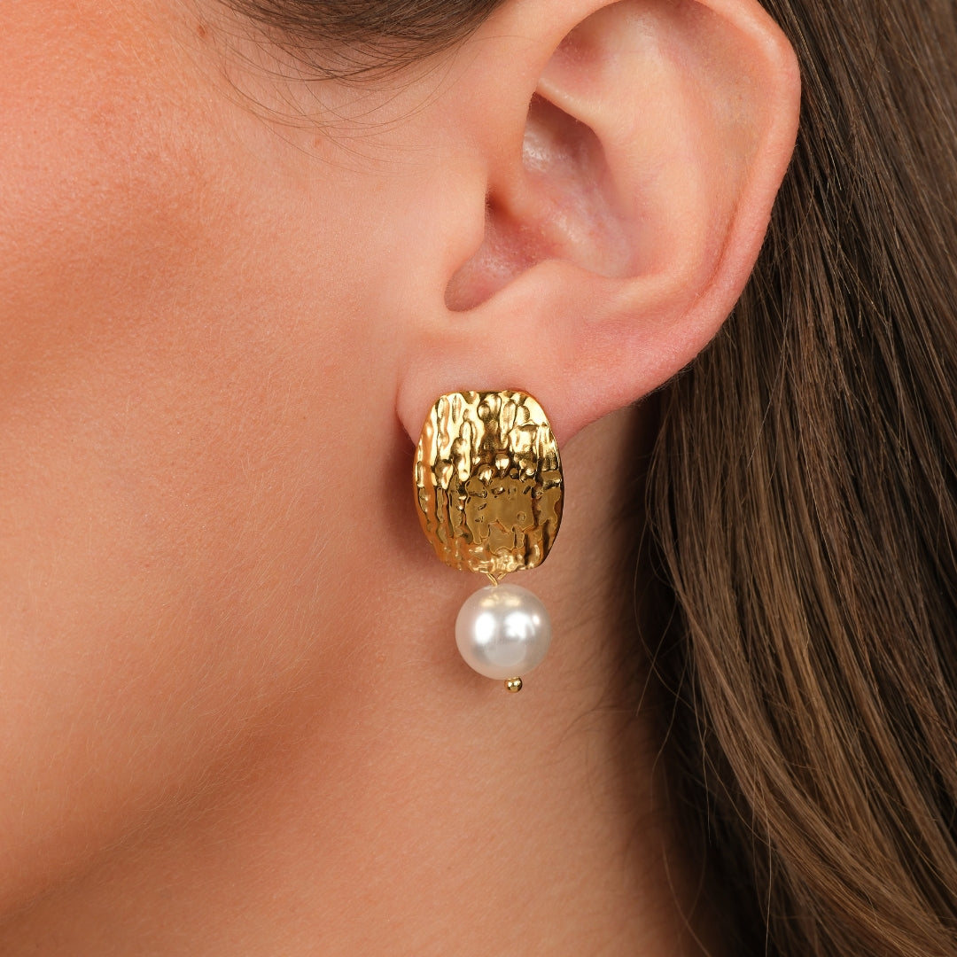 Oorbellen met organische vorm en parel